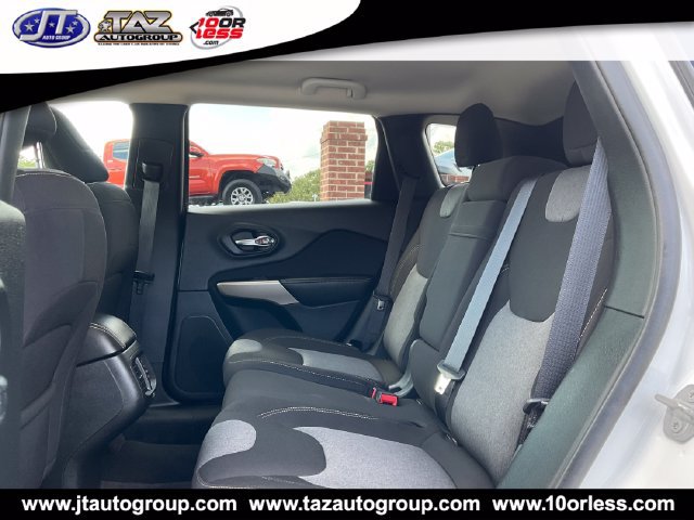 Used 2018 Jeep Cherokee Latitude FWD image 14