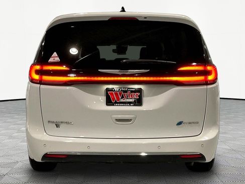 Used 2024 Chrysler Pacifica Limited FWD image 5