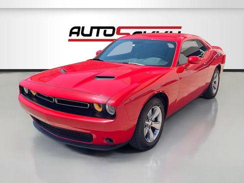 Used 2022 Dodge Challenger SXT RWD image 3