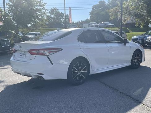 Used 2021 Toyota Camry SE FWD image 5