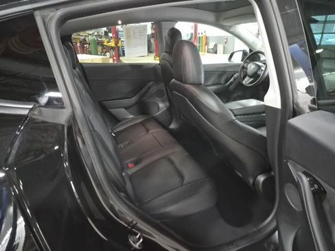 Used 2021 Tesla Model Y Long Range image 13