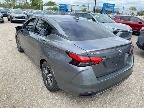 Used 2021 Nissan Versa SV FWD image 13