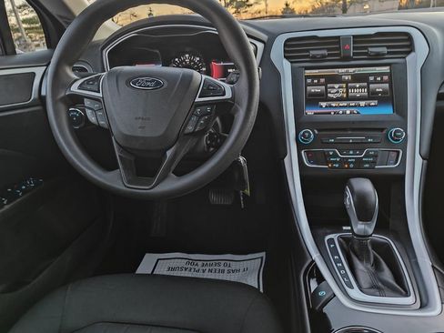 Used 2016 Ford Fusion SE image 17