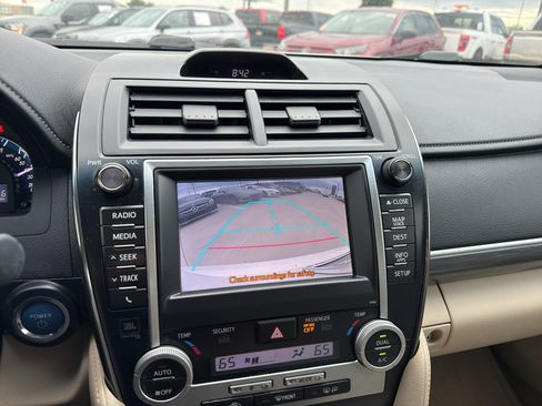 Used 2012 Toyota Camry XLE w/ Leather Pkg FWD image 17