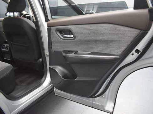 Used 2022 Nissan Rogue SV image 20