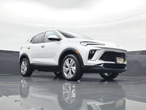Certified 2024 Buick Encore GX Preferred w/ Comfort Package AWD/4WD image 23