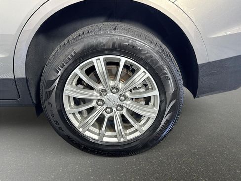 Used 2018 Cadillac XT5 Luxury w/ Driver Awareness Package AWD/4WD image 34