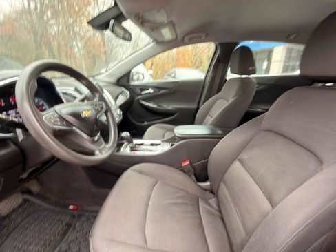 Used 2019 Chevrolet Malibu LT FWD image 15