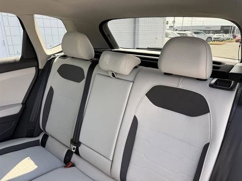 New 2025 Volkswagen Taos SE image 18