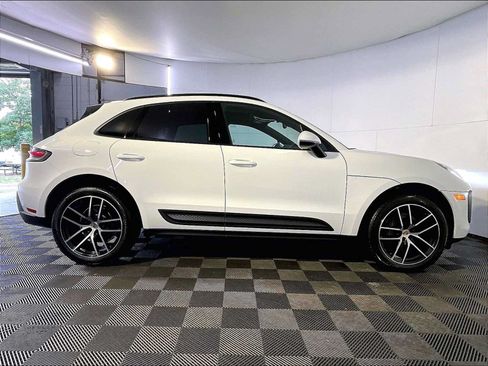Certified 2024 Porsche Macan AWD/4WD image 8