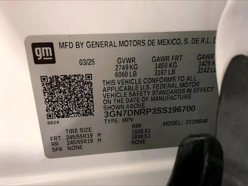 Used 2025 Chevrolet Equinox EV LT FWD image 31