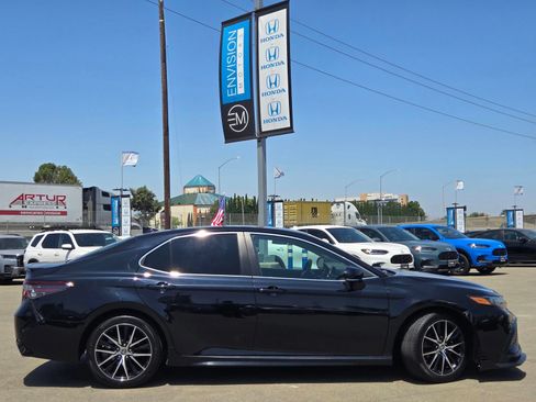 Used 2023 Toyota Camry SE FWD image 8