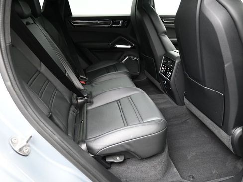 Used 2022 Porsche Cayenne Turbo image 27