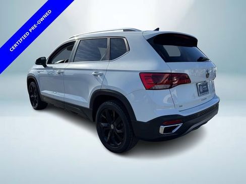 Certified 2022 Volkswagen Taos SE w/ Panoramic Sunroof Package image 4