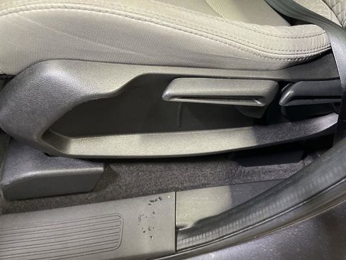 Used 2023 Honda Pilot LX image 12