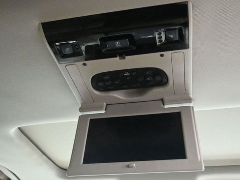 Used 2017 Chevrolet Suburban Premier image 14