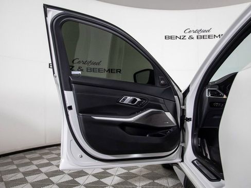 Used 2021 BMW M3 Competition w/ M Carbon Exterior Package image 16