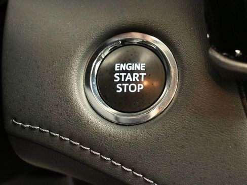 Used 2023 Toyota Highlander XLE FWD image 17