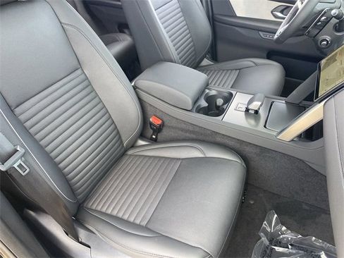 Used 2025 Land Rover Discovery Sport Dynamic SE image 10