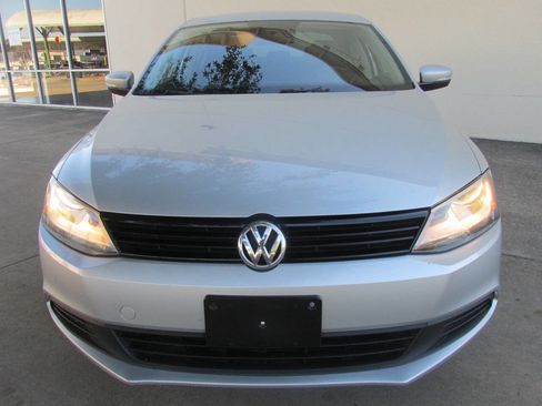 Used 2014 Volkswagen Jetta S image 3