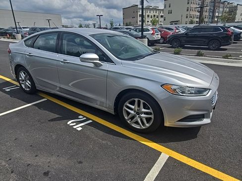 Used 2013 Ford Fusion SE FWD image 4