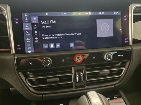 Used 2025 Porsche Macan image 9