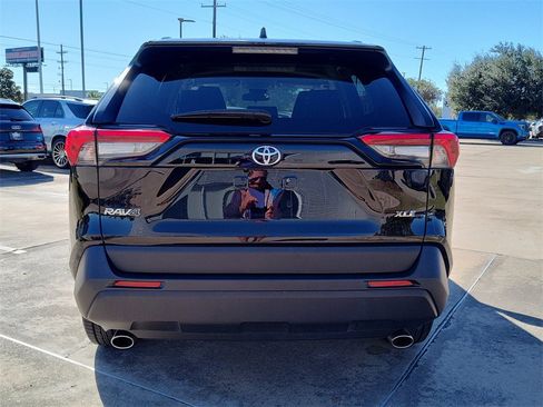 Used 2024 Toyota RAV4 XLE image 7
