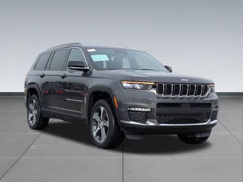 Used 2025 Jeep Grand Cherokee L Limited w/ Trailer Tow Package AWD/4WD image 8