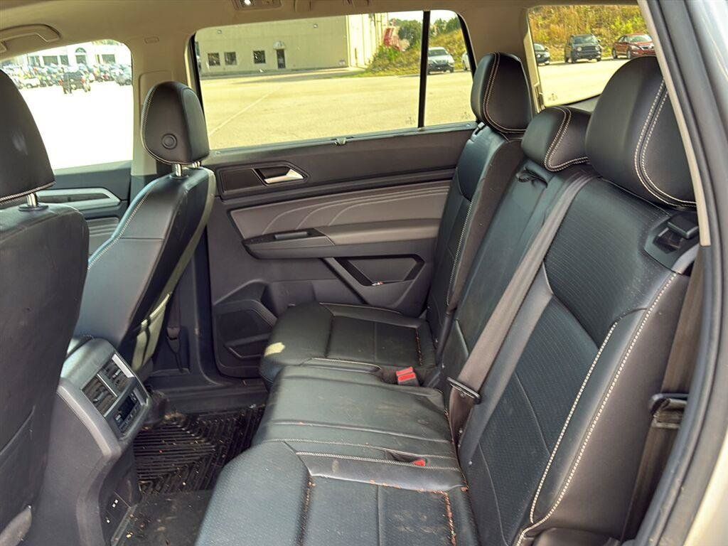 Used 2022 Volkswagen Atlas SE w/ Panoramic Sunroof Package FWD image 6