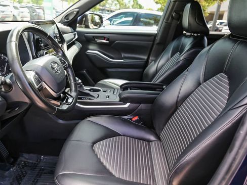 Used 2022 Toyota Highlander XSE FWD image 20