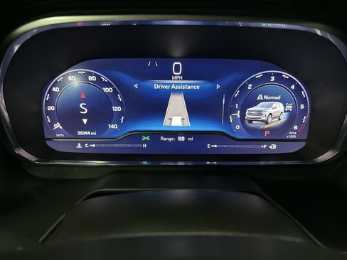 Used 2024 Chevrolet Suburban LT image 13