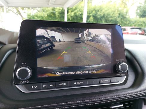 Used 2023 Nissan Rogue SV image 21