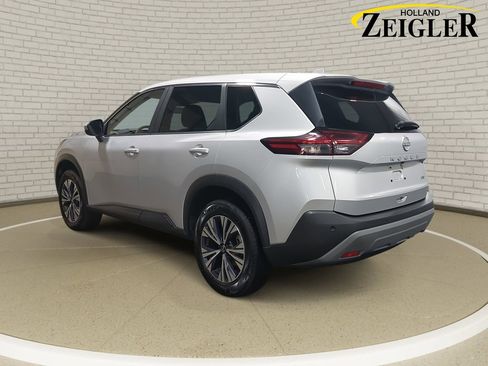 Used 2023 Nissan Rogue SV image 7