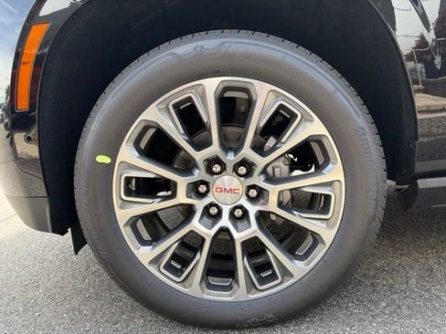 New 2026 GMC Yukon Denali w/ Sun & Power Step Package AWD/4WD image 16