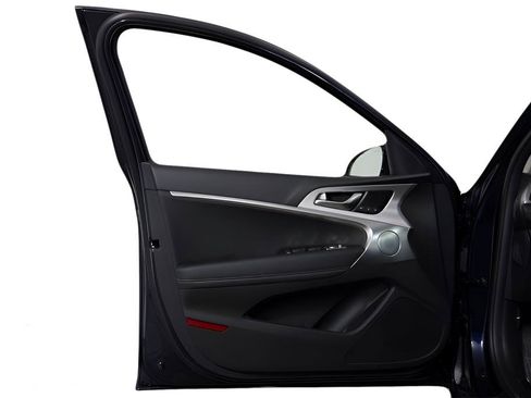 New 2026 Genesis G70 2.5T Prestige image 11