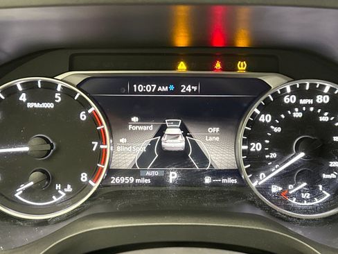 Used 2023 Nissan Rogue SV image 9