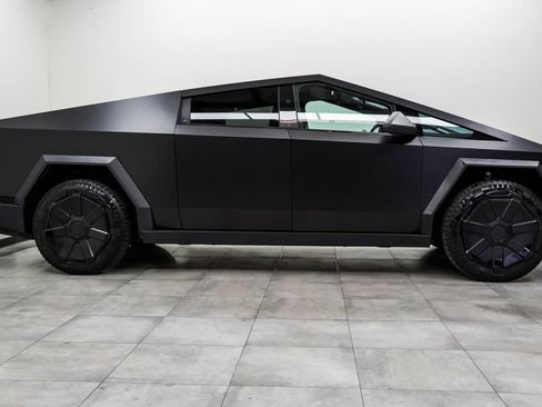 Used 2024 Tesla Cybertruck AWD Crew Cab image 10