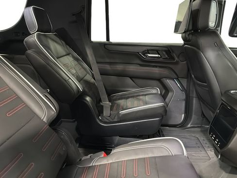 Used 2025 GMC Yukon XL AT4 Ultimate AWD/4WD image 16