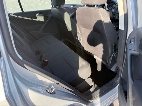 Used 2017 Volkswagen Tiguan Limited image 12