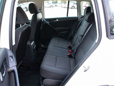 Used 2018 Volkswagen Tiguan Limited image 38