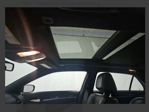 Used 2017 Chrysler 300 S w/ 300S Premium Group AWD/4WD image 9
