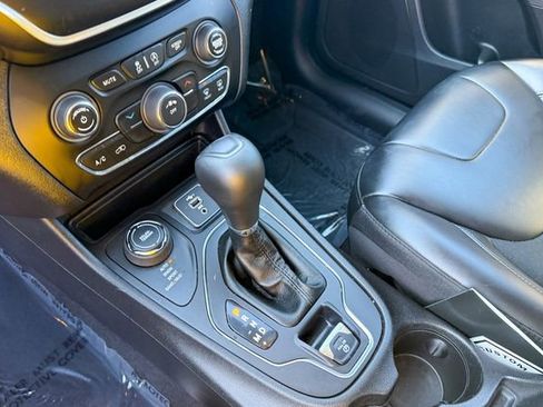 Used 2020 Jeep Cherokee Latitude Plus w/ Cold Weather Group image 21