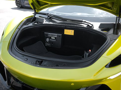 Used 2024 McLaren Artura image 33