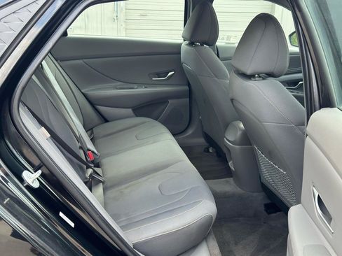 Used 2025 Hyundai Elantra SEL FWD image 15