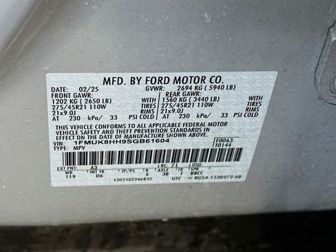 Used 2025 Ford Explorer Platinum w/ LUX Leather Package image 12