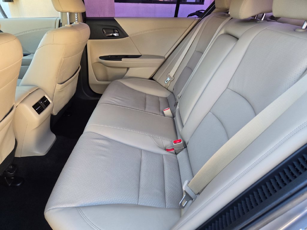 Used 2017 Honda Accord Touring image 13