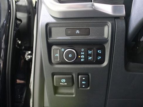 Used 2025 Ford F150 Lariat w/ Equipment Group 501A Mid image 13