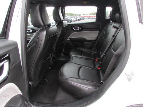 Used 2025 Jeep Compass Limited AWD/4WD image 5