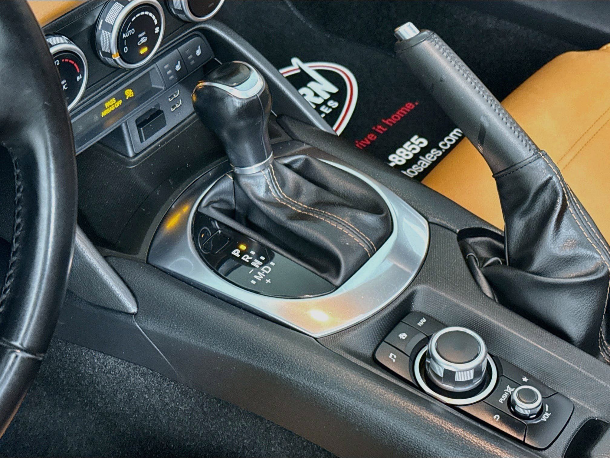 Used 2018 FIAT 124 Spider Lusso w/ Navigation & Sound Group RWD image 30