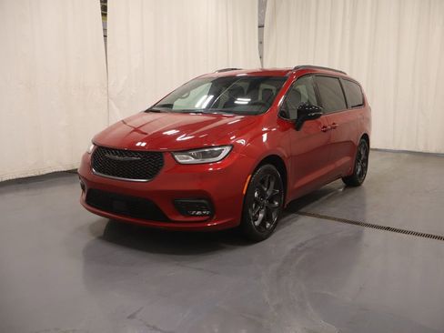 New 2026 Chrysler Pacifica Select FWD image 5